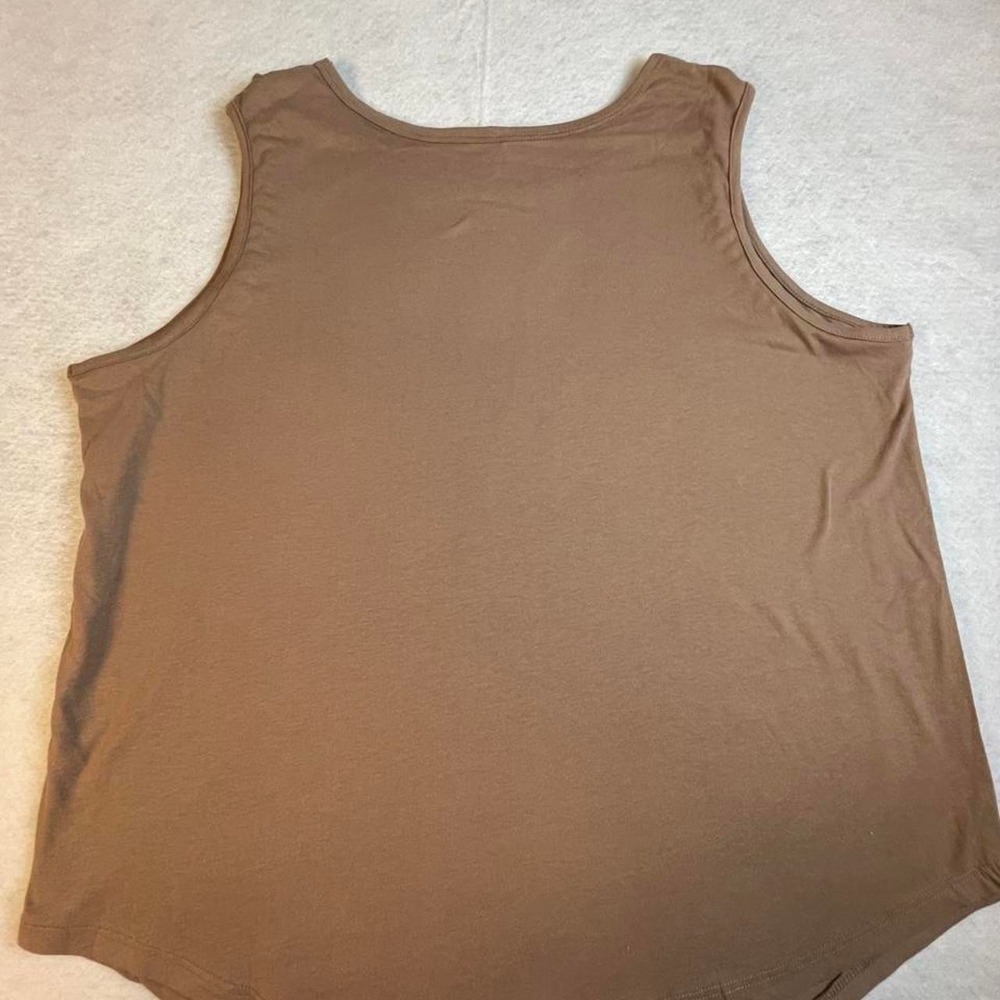 Brown tank top with three horses graphic and decorative swirls, size 2X. - Picture 2 of 4